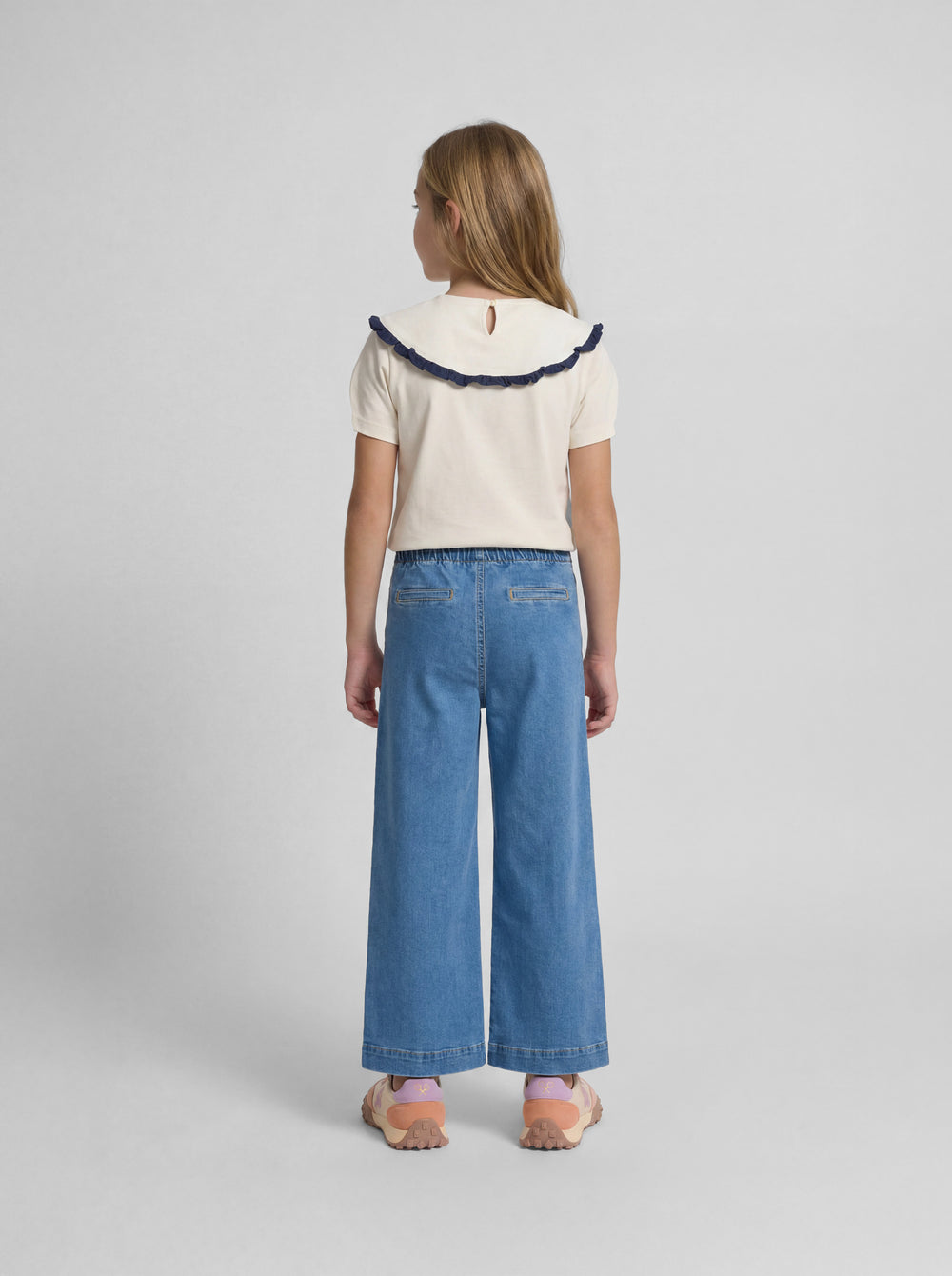 Camiseta girl cuello bobo manga corta blanca